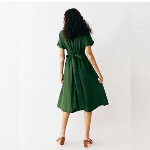 NWT Frankie 100% Linen Short Sleeve V-Neck A-Line Dress in Dark Green